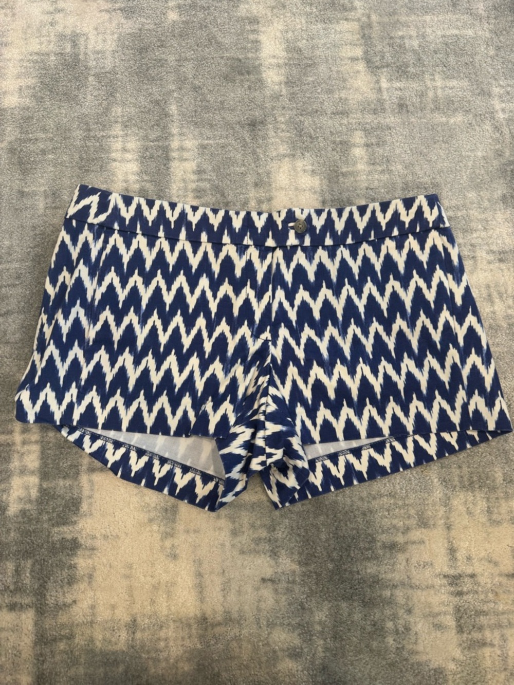 J Crew Women’s Blue & White Zigzag Pattern Shorts Size 10 Great Condition